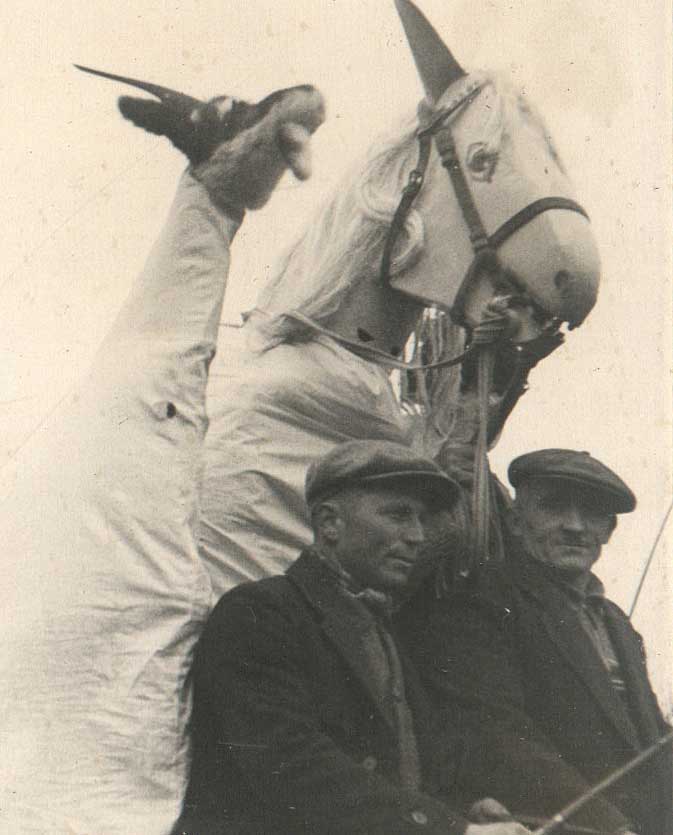 Koza s kobylou na fotografii z roku 1939.